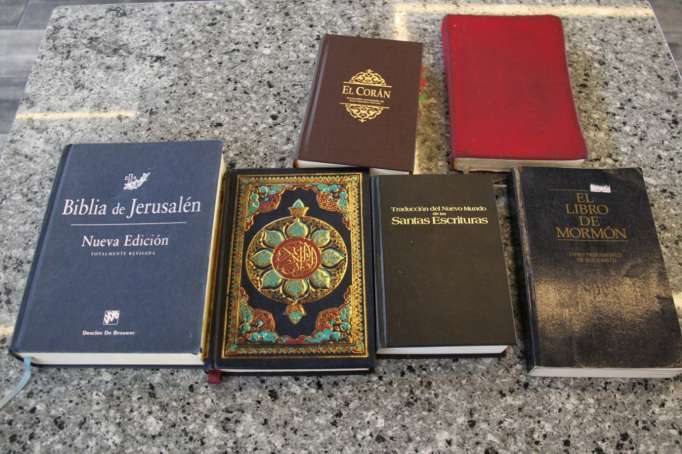 libros sagrados y diferencias entre religiones